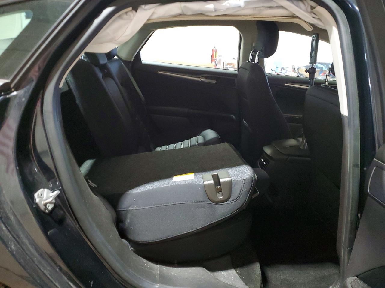 2014 FORD FUSION SE photo 19