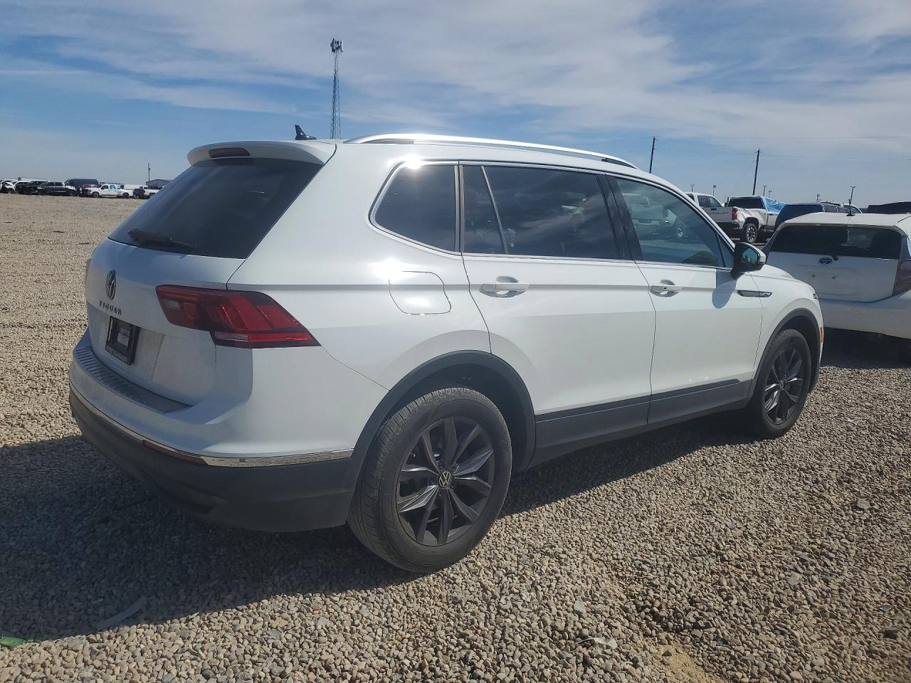 2024 VOLKSWAGEN TIGUAN SE photo 5