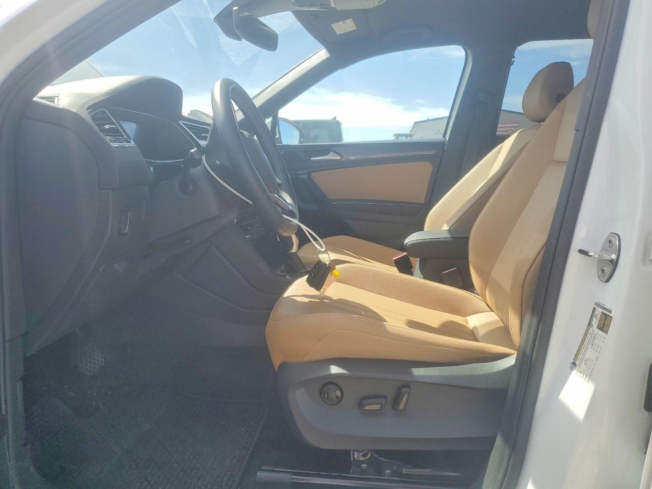 2024 VOLKSWAGEN TIGUAN SE photo 13