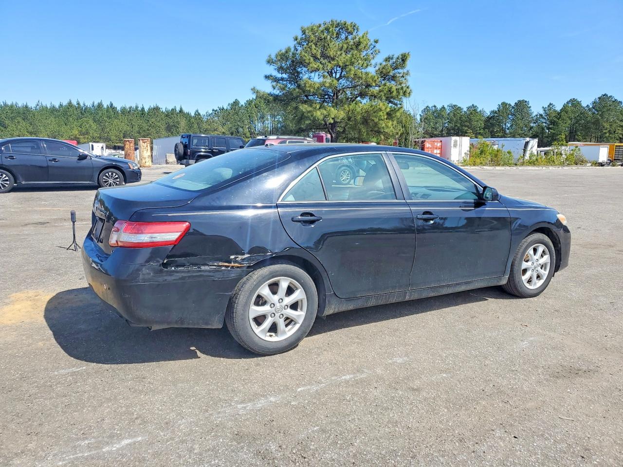 2011 TOYOTA CAMRY LE photo 5