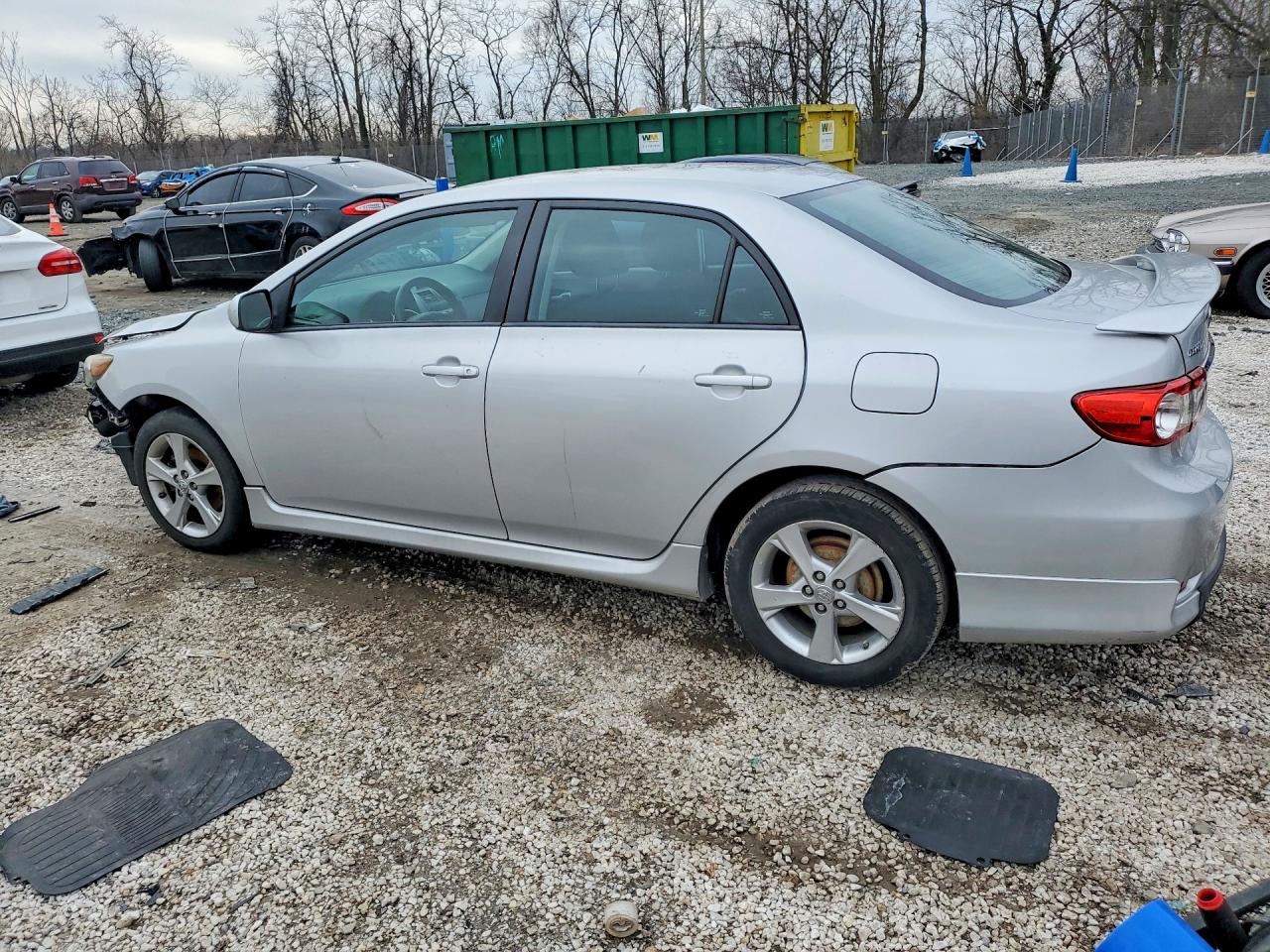 2013 TOYOTA COROLLA S photo 2