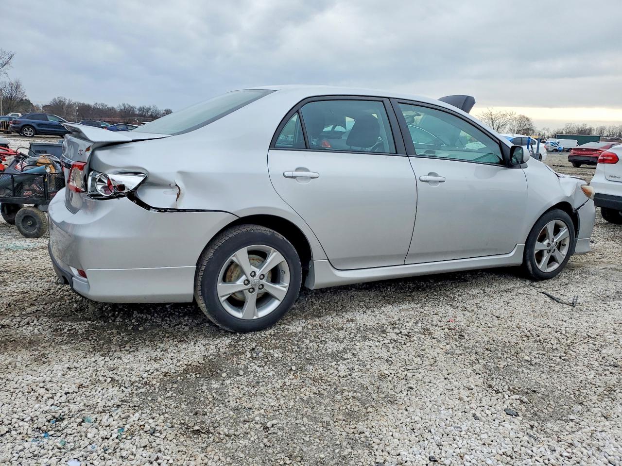 2013 TOYOTA COROLLA S photo 3