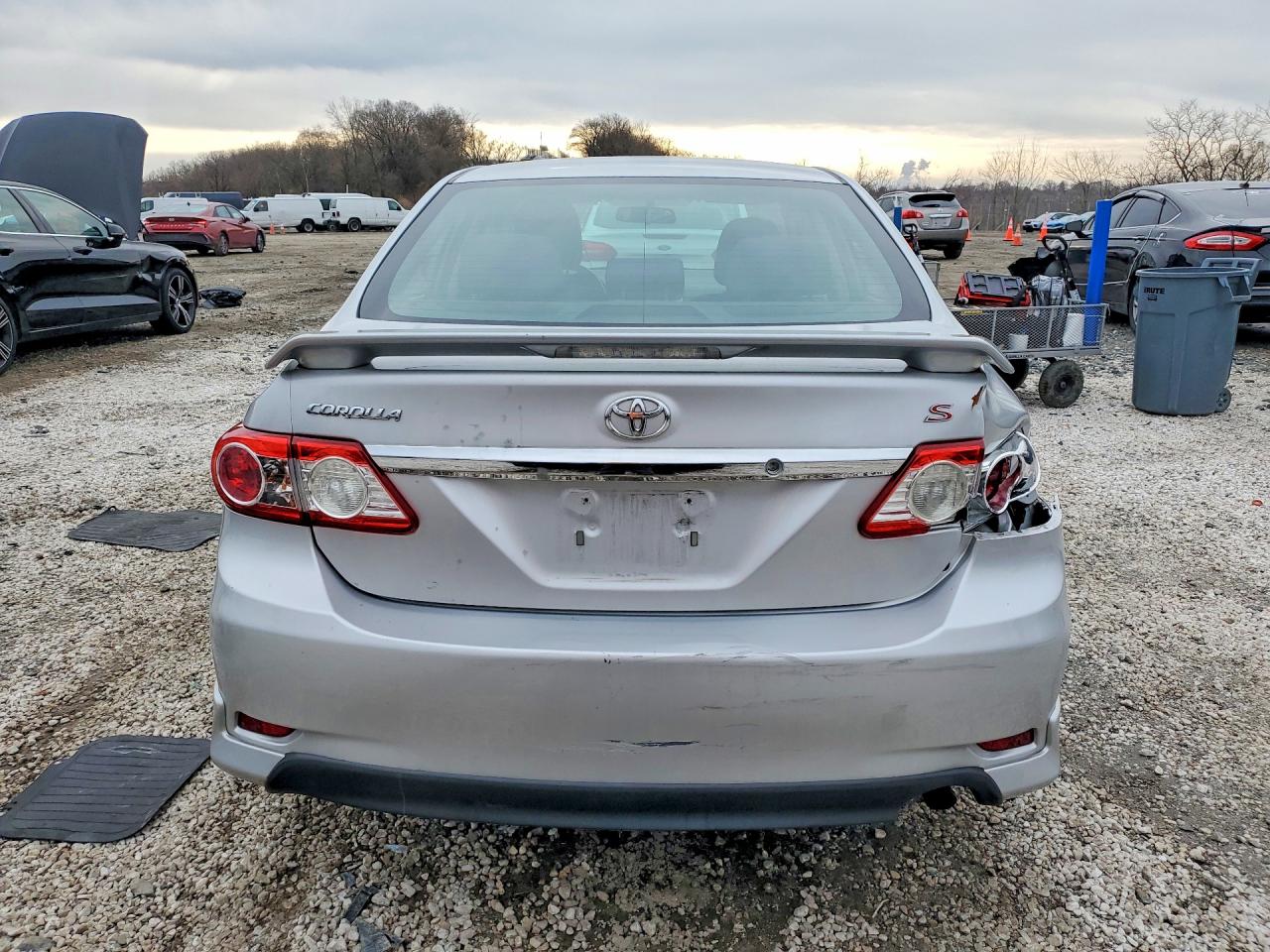2013 TOYOTA COROLLA S photo 6