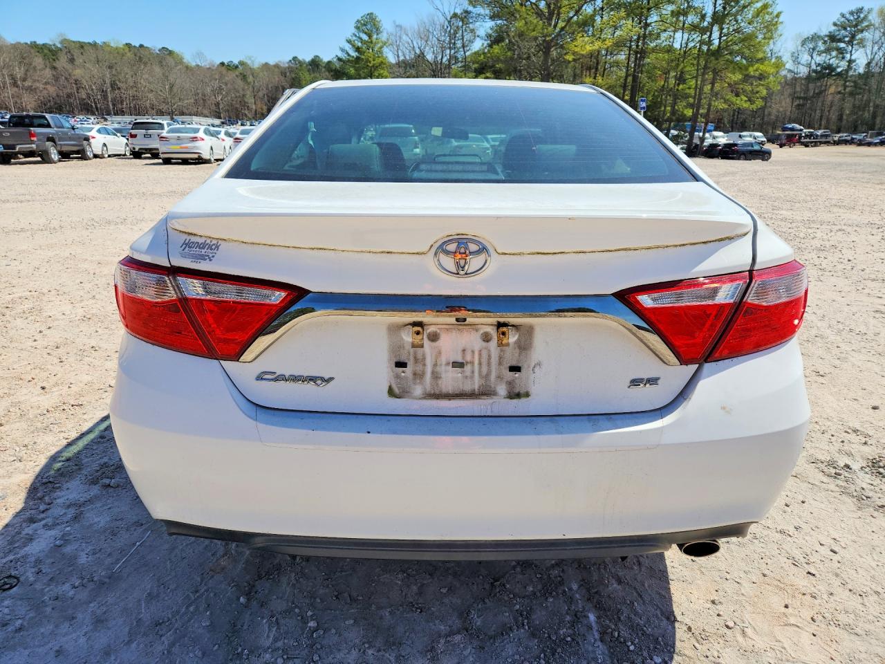 2016 TOYOTA CAMRY SE photo 6