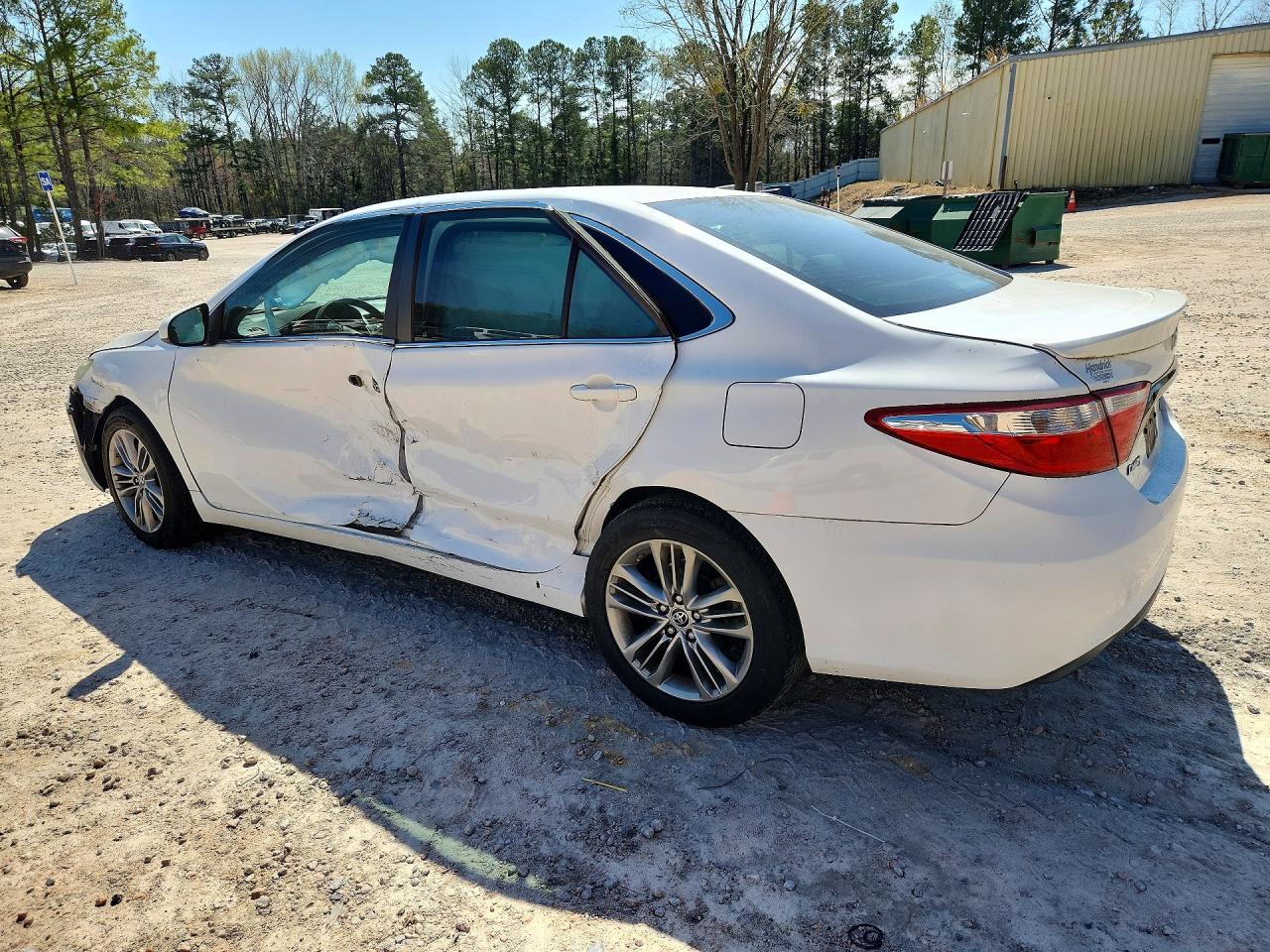 2016 TOYOTA CAMRY SE photo 2