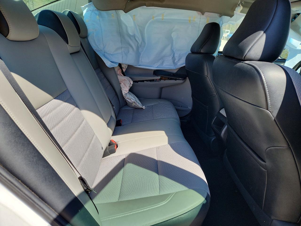 2016 TOYOTA CAMRY SE photo 10