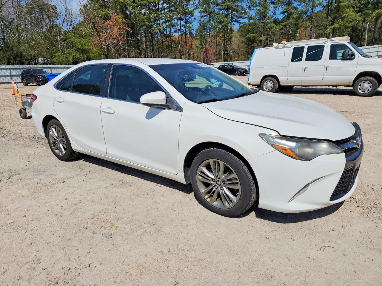 2016 TOYOTA CAMRY SE photo 4