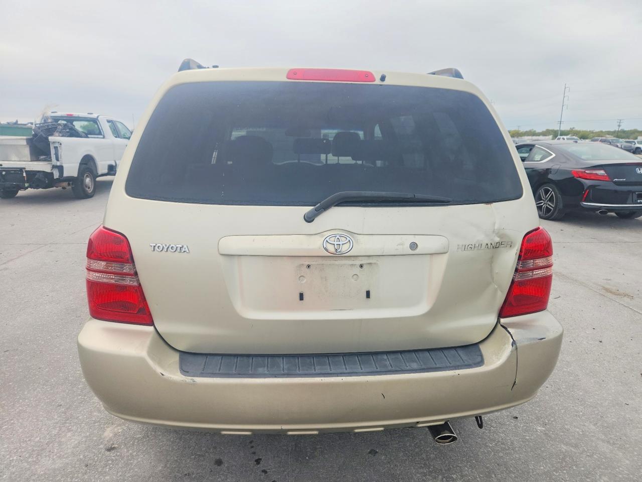 2003 TOYOTA HIGHLANDER BASE photo 6