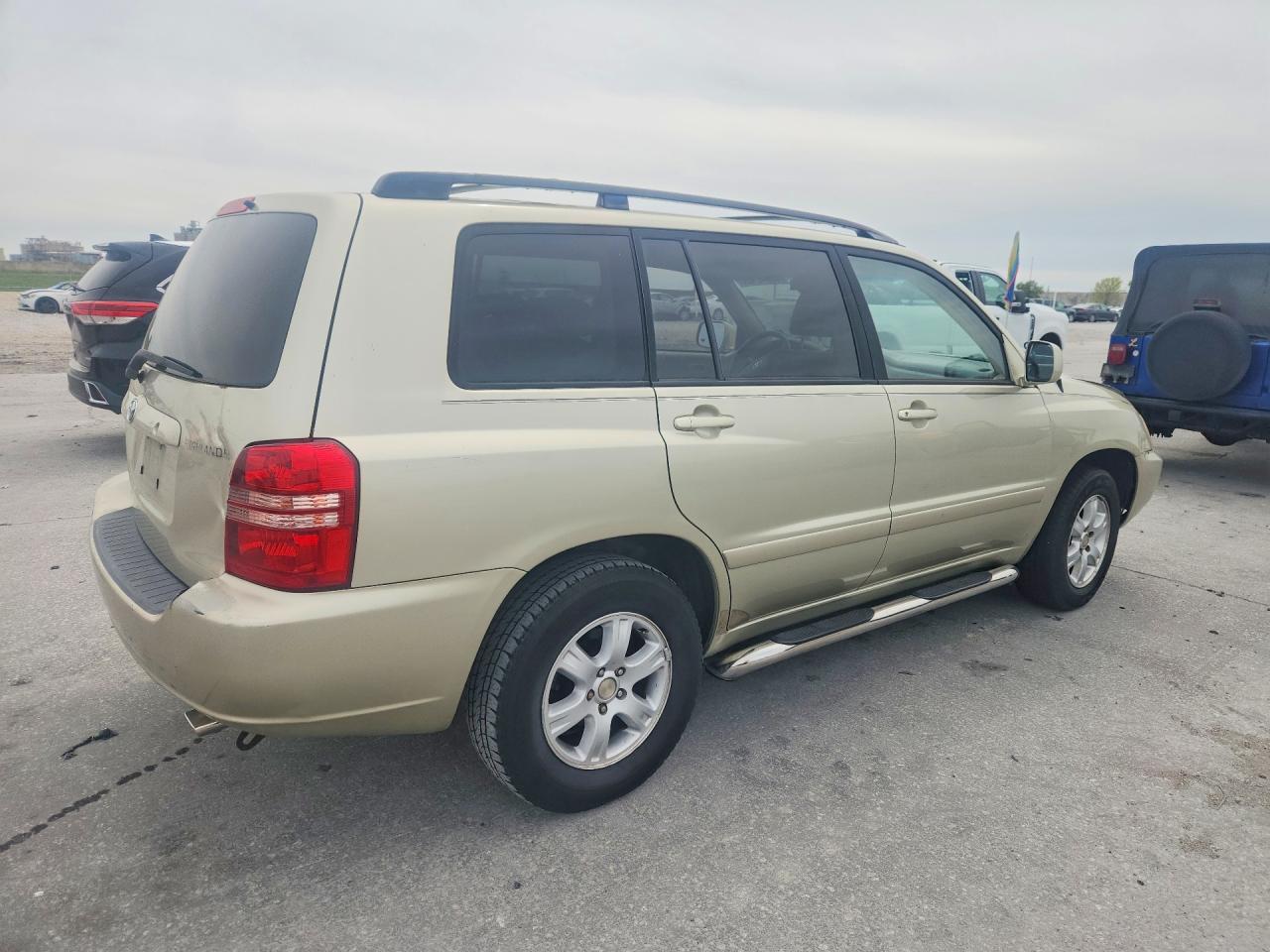 2003 TOYOTA HIGHLANDER BASE photo 3