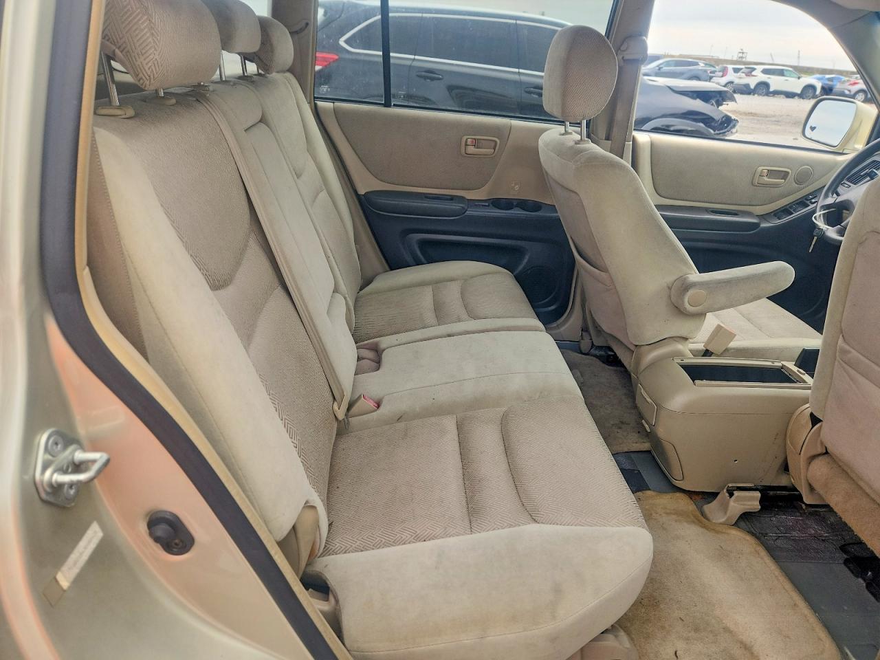 2003 TOYOTA HIGHLANDER BASE photo 11