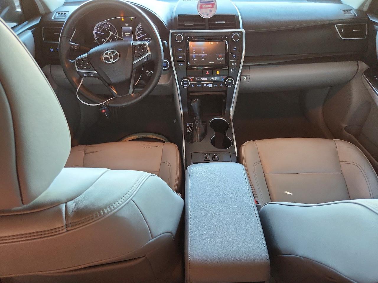 2015 TOYOTA CAMRY XLE photo 8