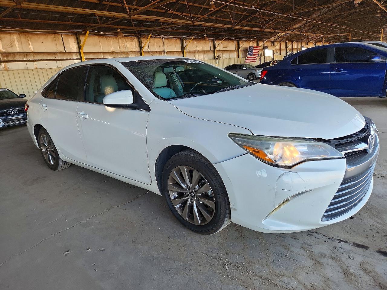 2015 TOYOTA CAMRY XLE photo 4