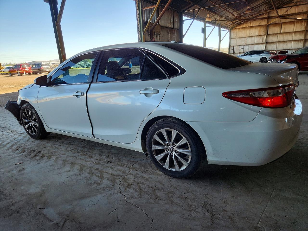 2015 TOYOTA CAMRY XLE photo 2