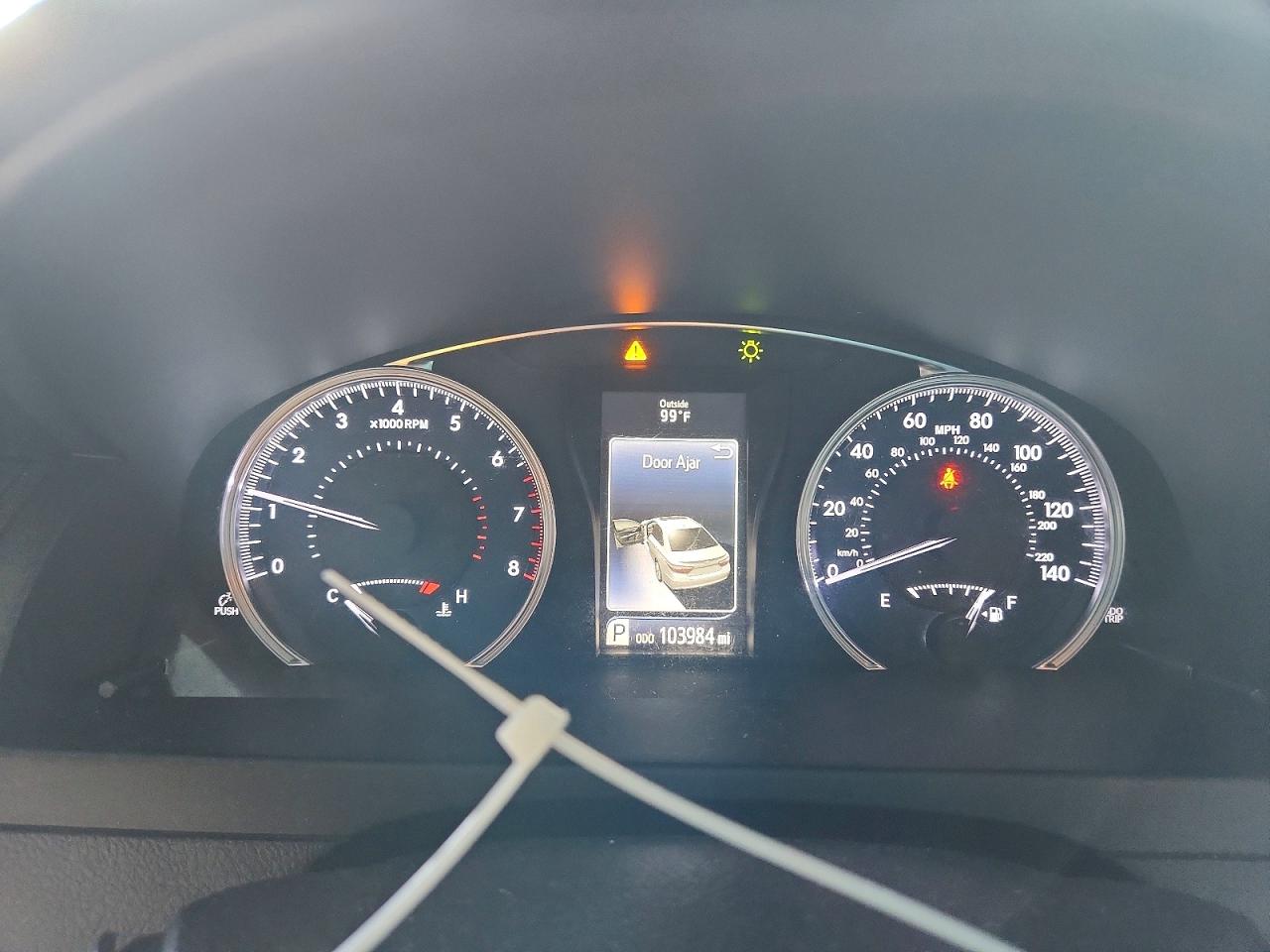 2015 TOYOTA CAMRY XLE photo 9