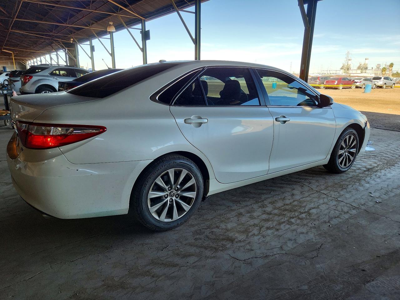 2015 TOYOTA CAMRY XLE photo 3