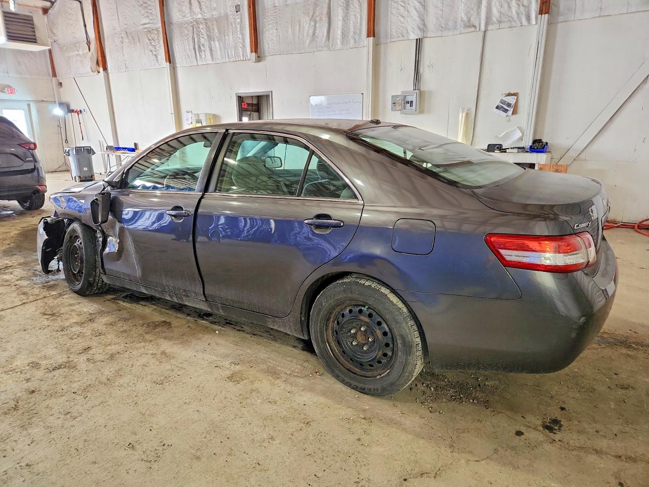 2010 TOYOTA CAMRY LE photo 3