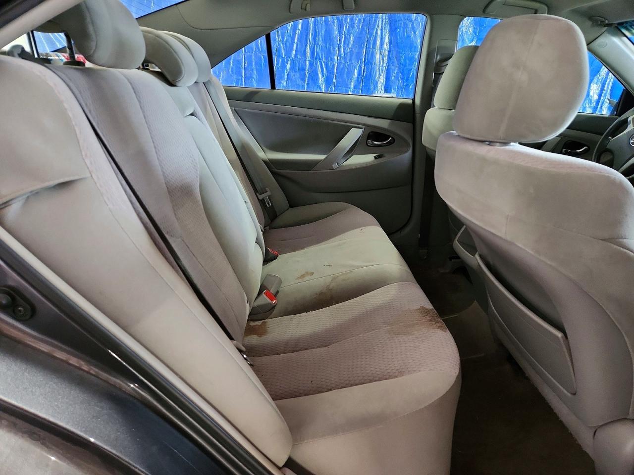 2010 TOYOTA CAMRY LE photo 19