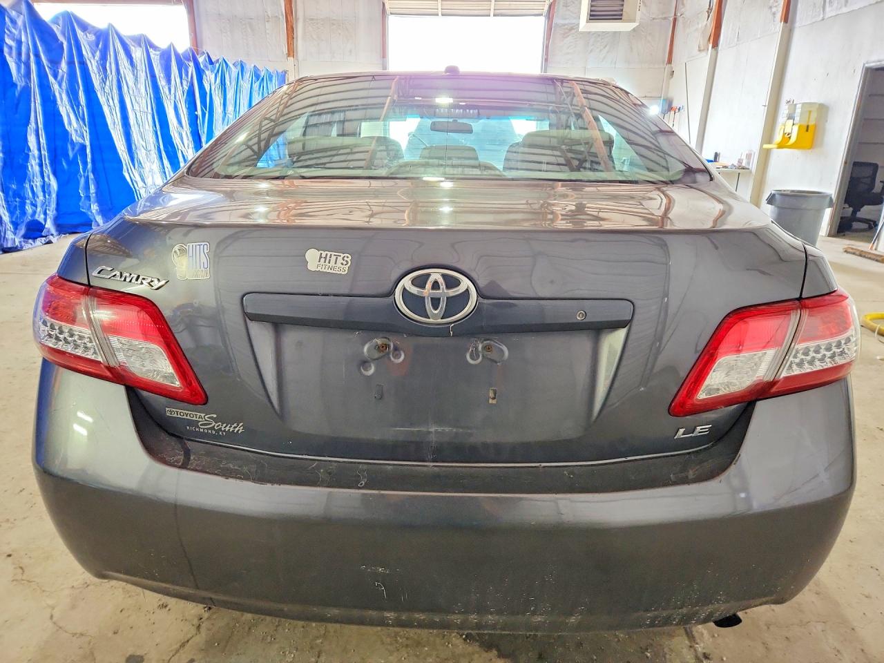 2010 TOYOTA CAMRY LE photo 11