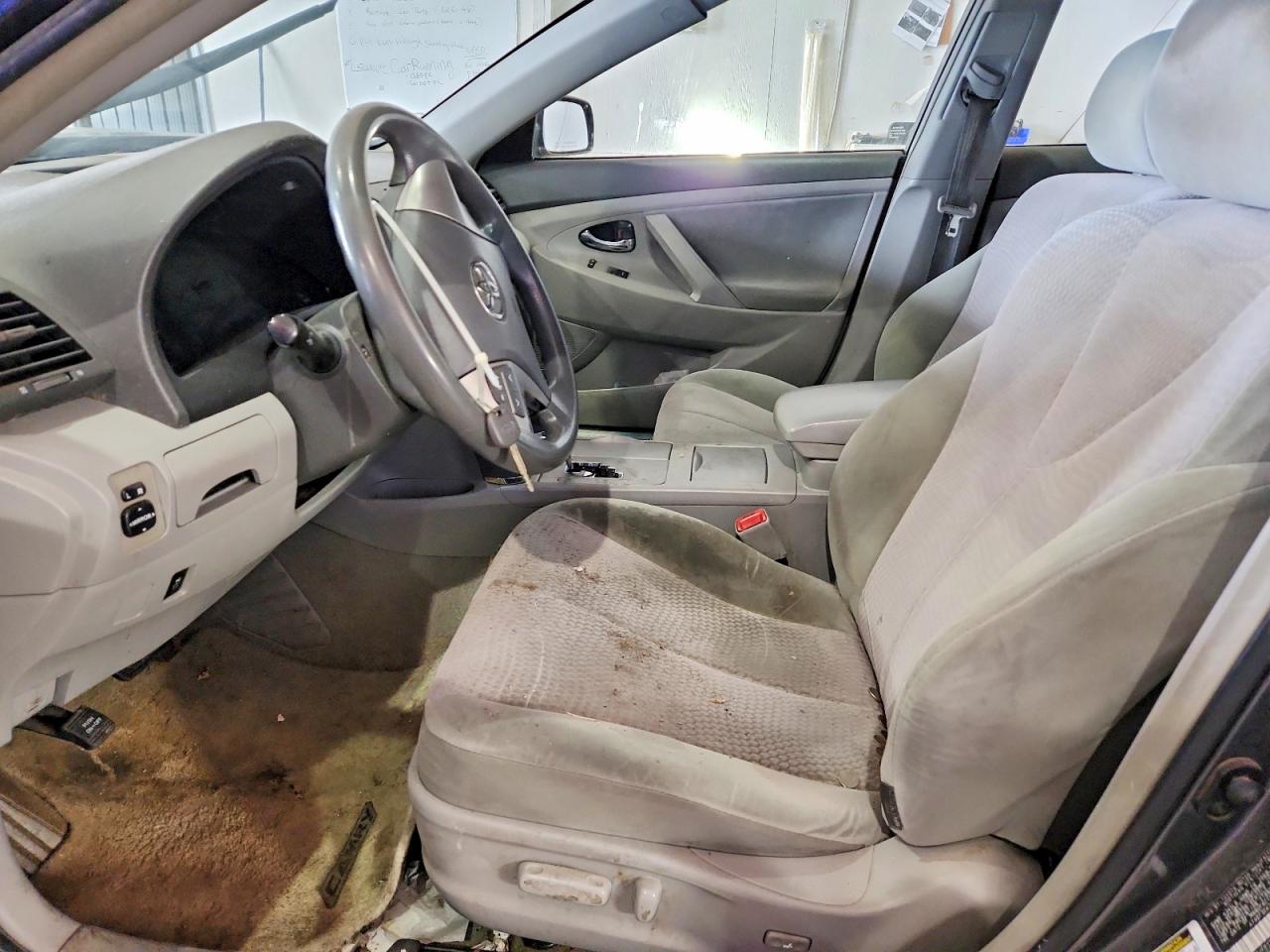 2010 TOYOTA CAMRY LE photo 13