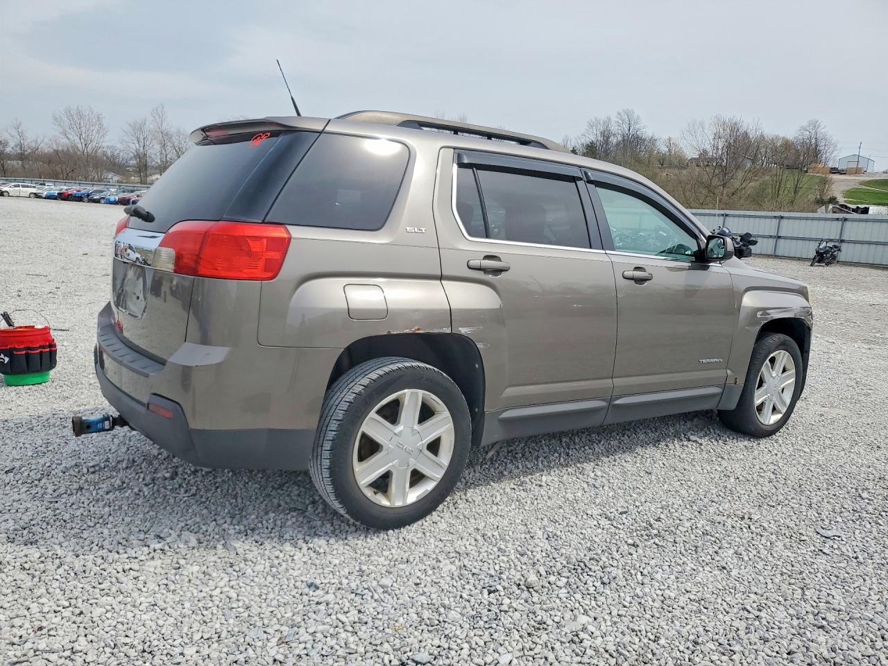 2011 GMC TERRAIN SLT photo 3