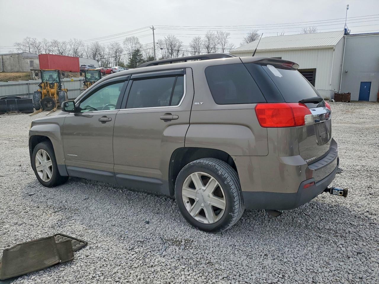 2011 GMC TERRAIN SLT photo 2