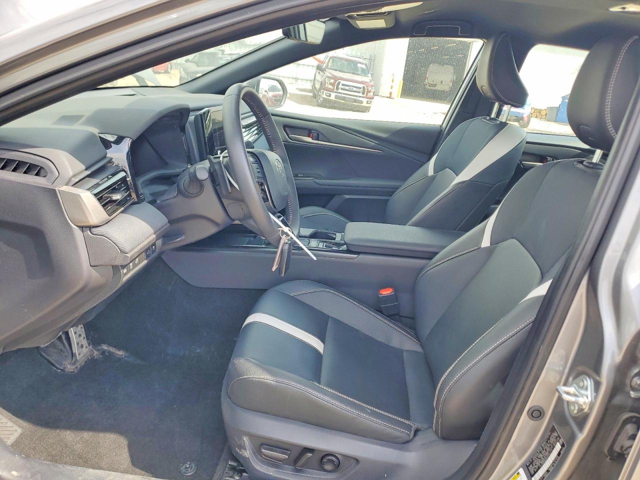 2025 TOYOTA CAMRY photo 19