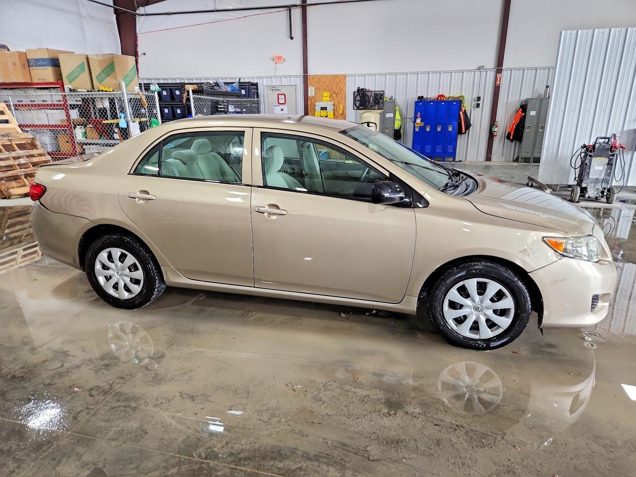 2010 TOYOTA COROLLA BASE photo 4