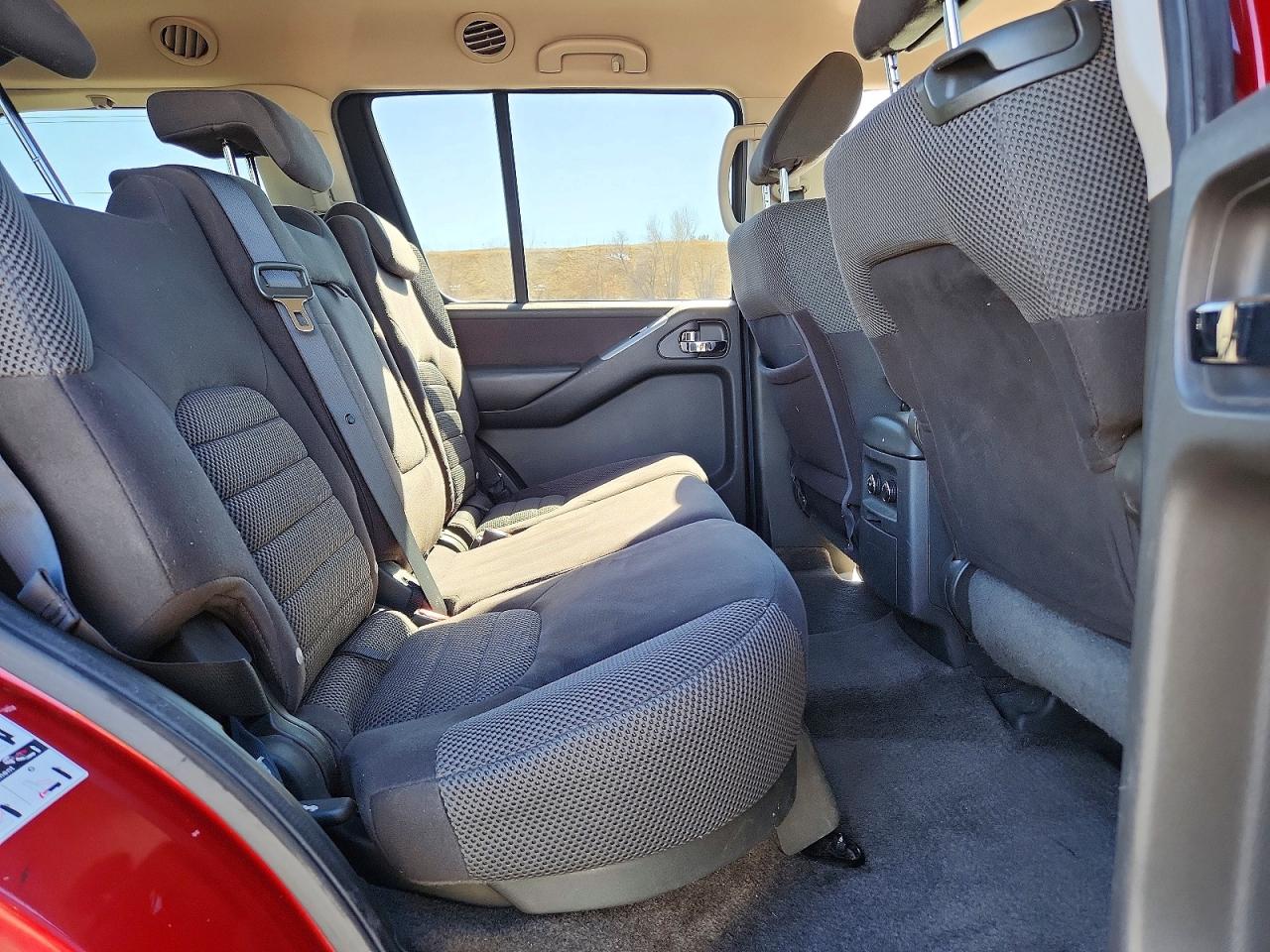 2011 NISSAN PATHFINDER S photo 21
