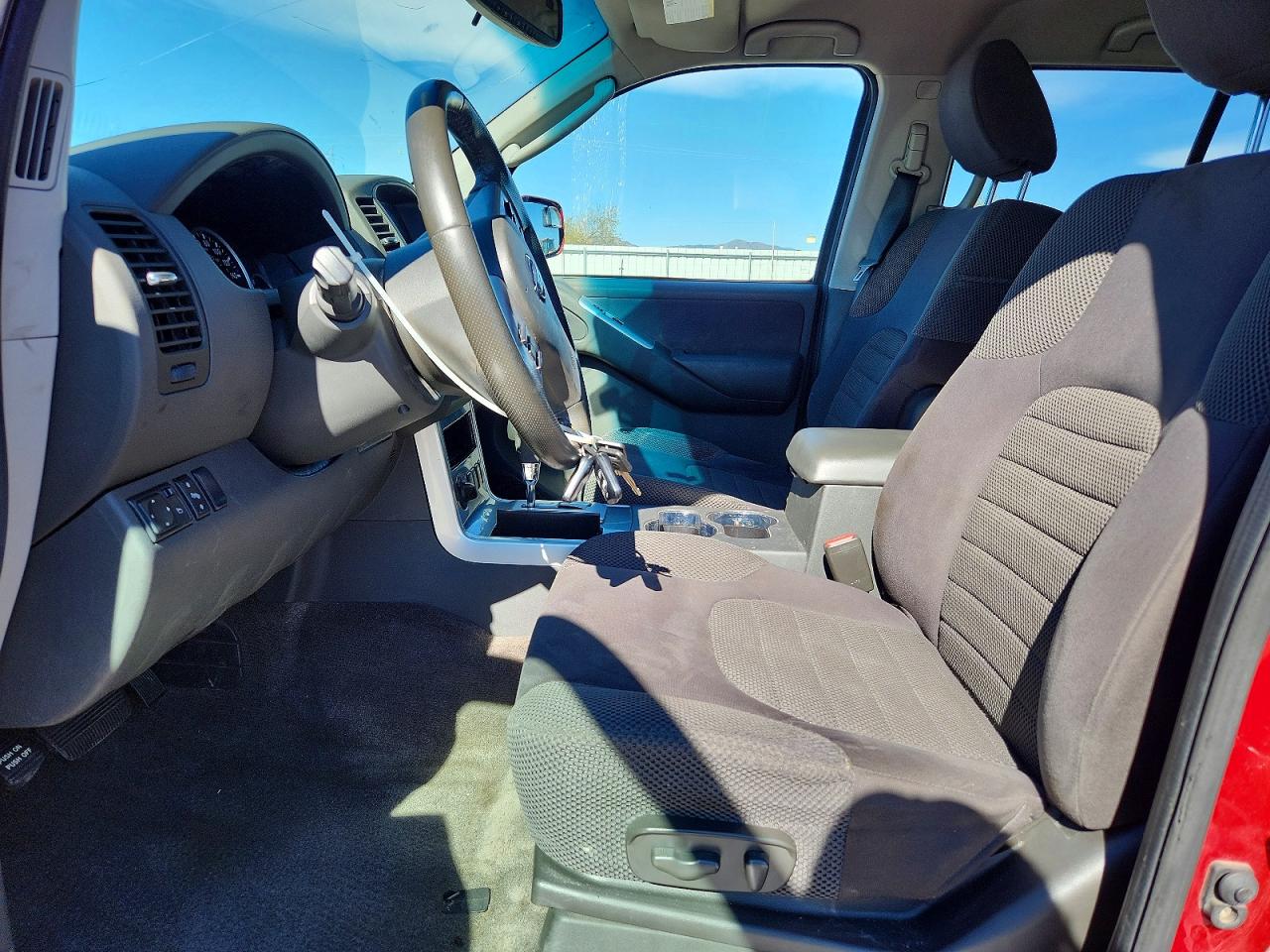 2011 NISSAN PATHFINDER S photo 13