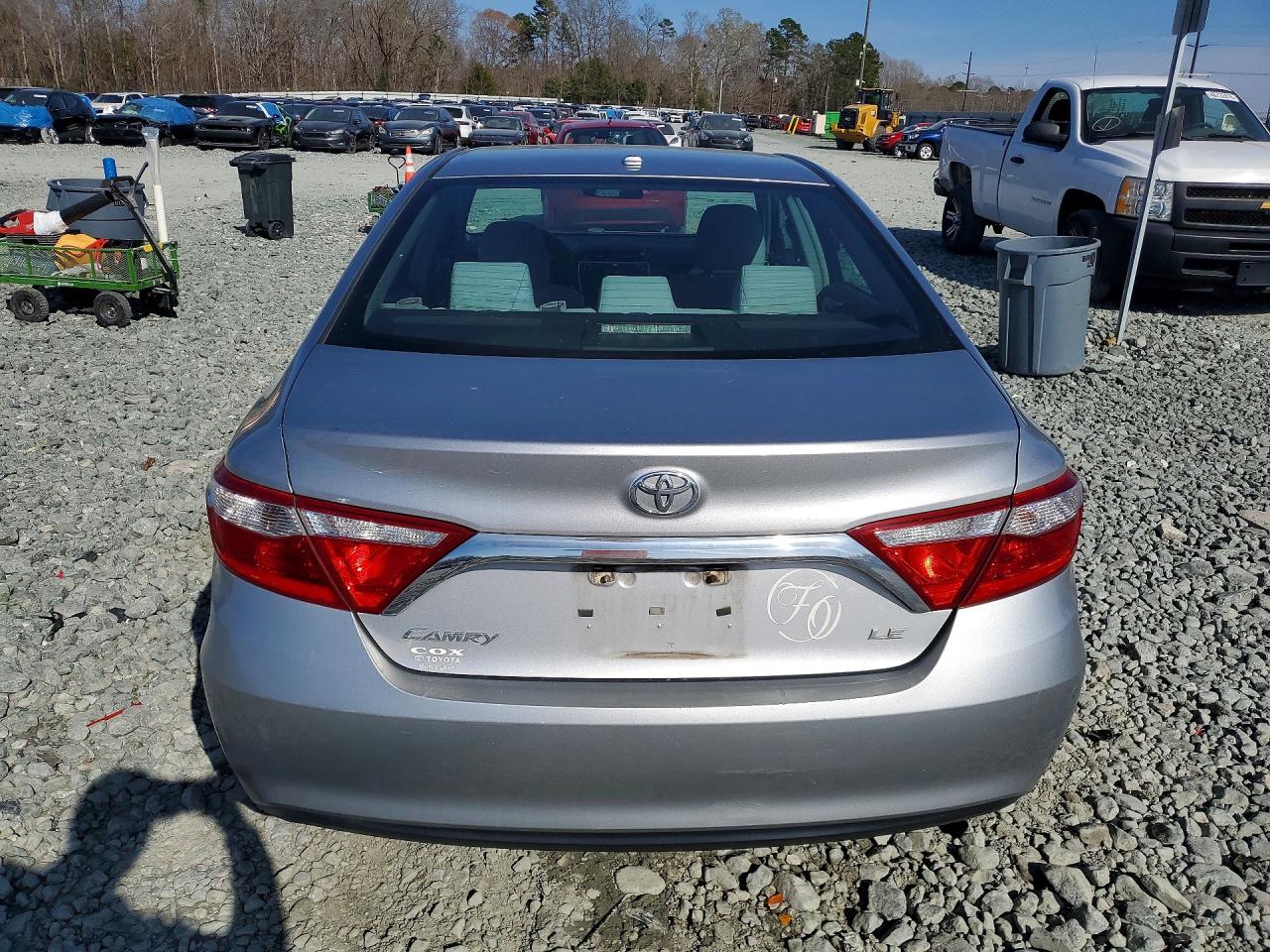 2016 TOYOTA CAMRY LE photo 6