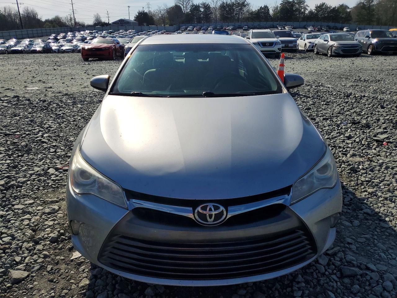 2016 TOYOTA CAMRY LE photo 5