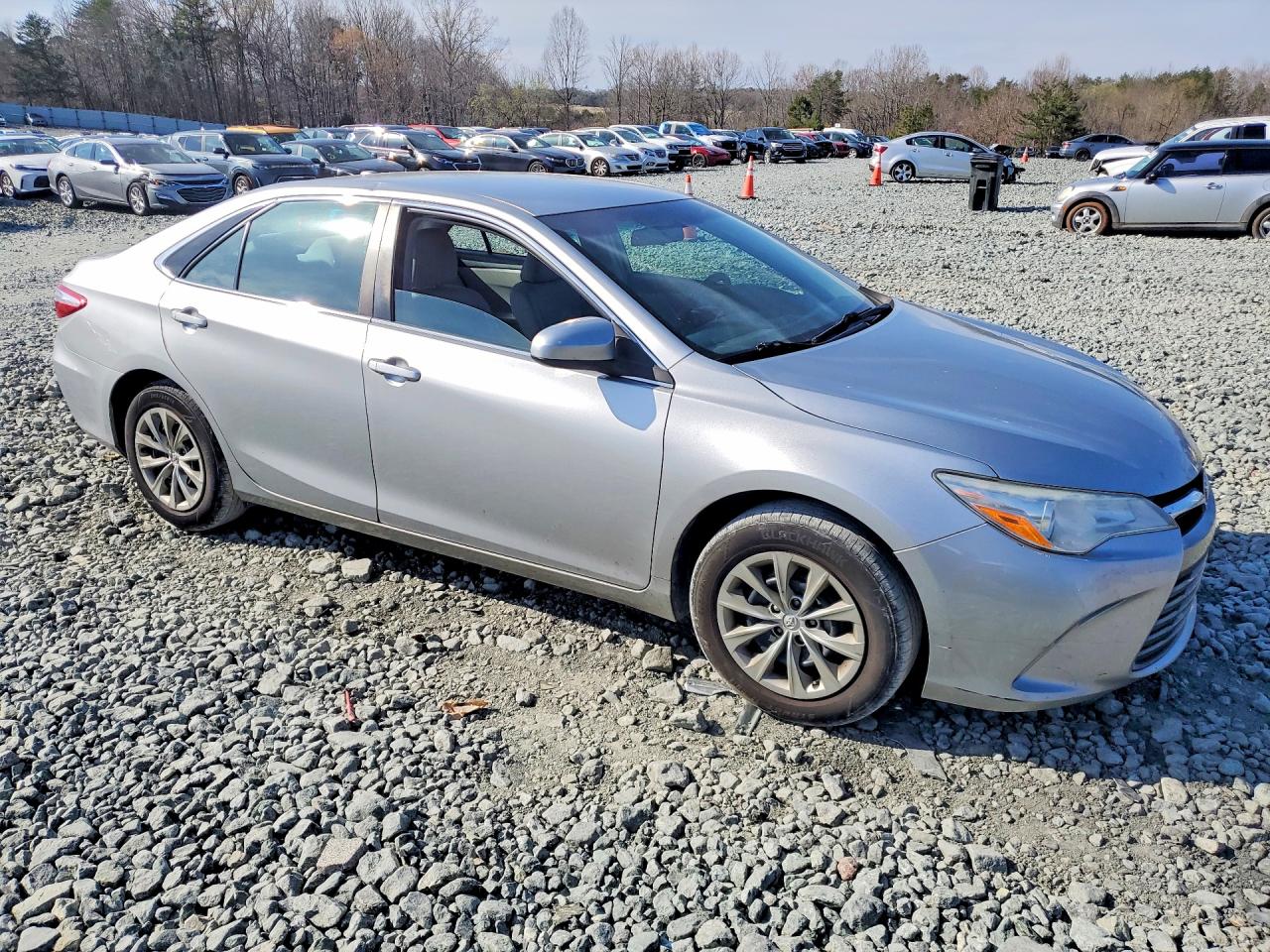 2016 TOYOTA CAMRY LE photo 4