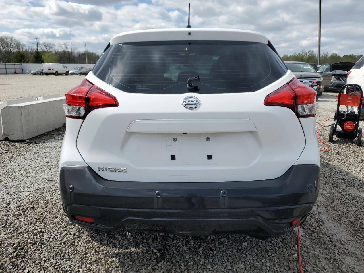 2020 NISSAN KICKS S photo 11