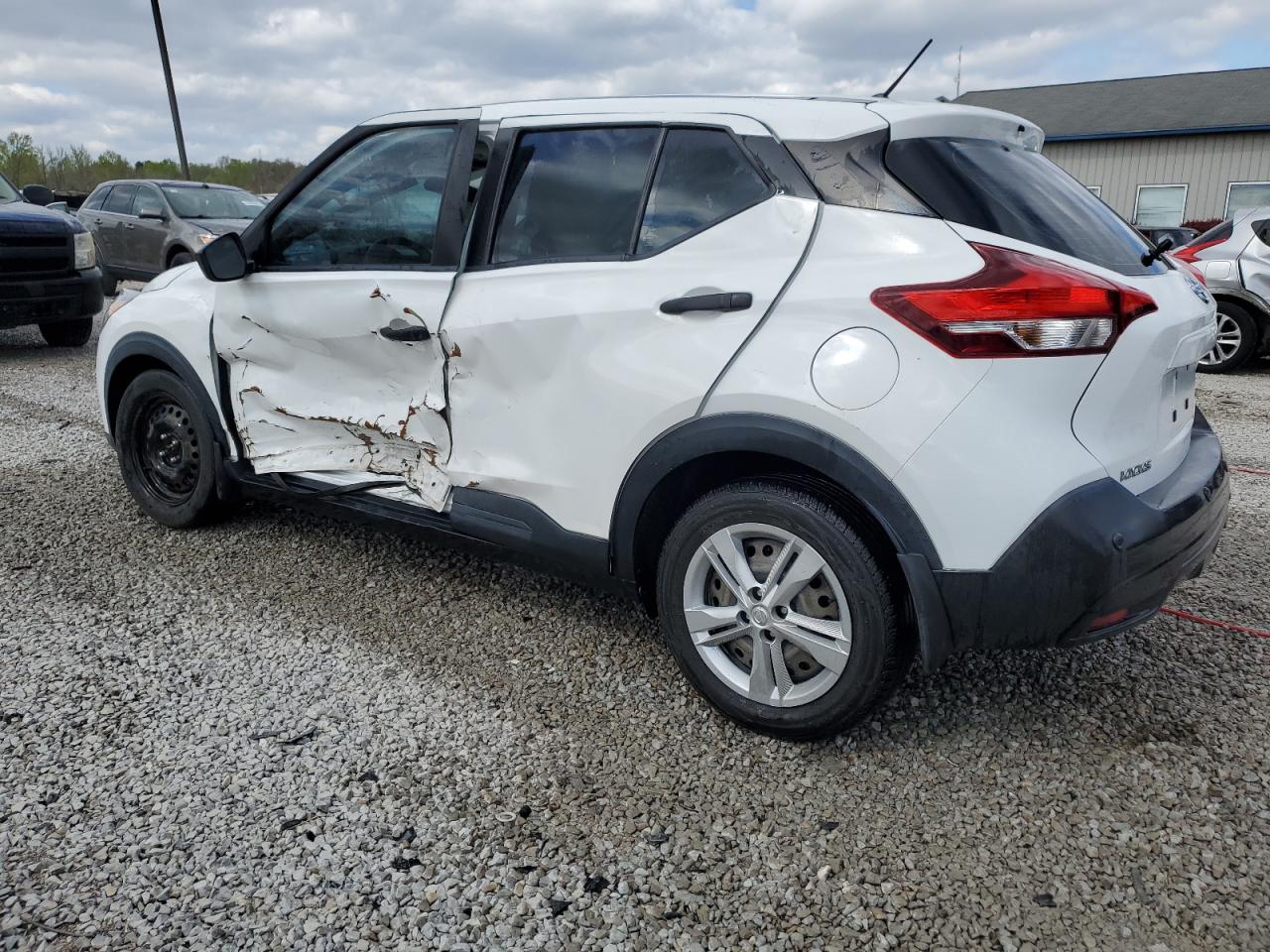 2020 NISSAN KICKS S photo 3