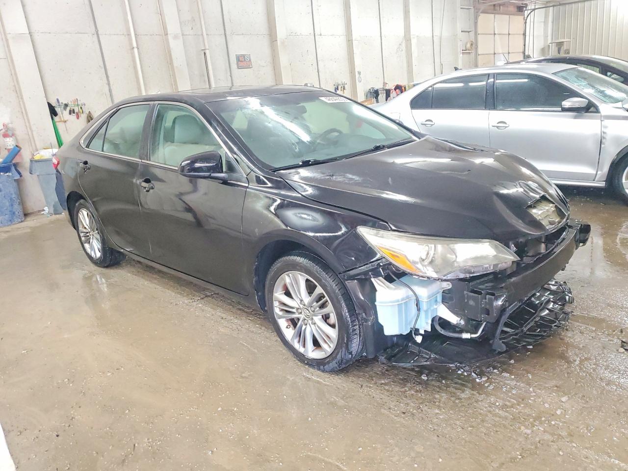 2015 TOYOTA CAMRY SE photo 4