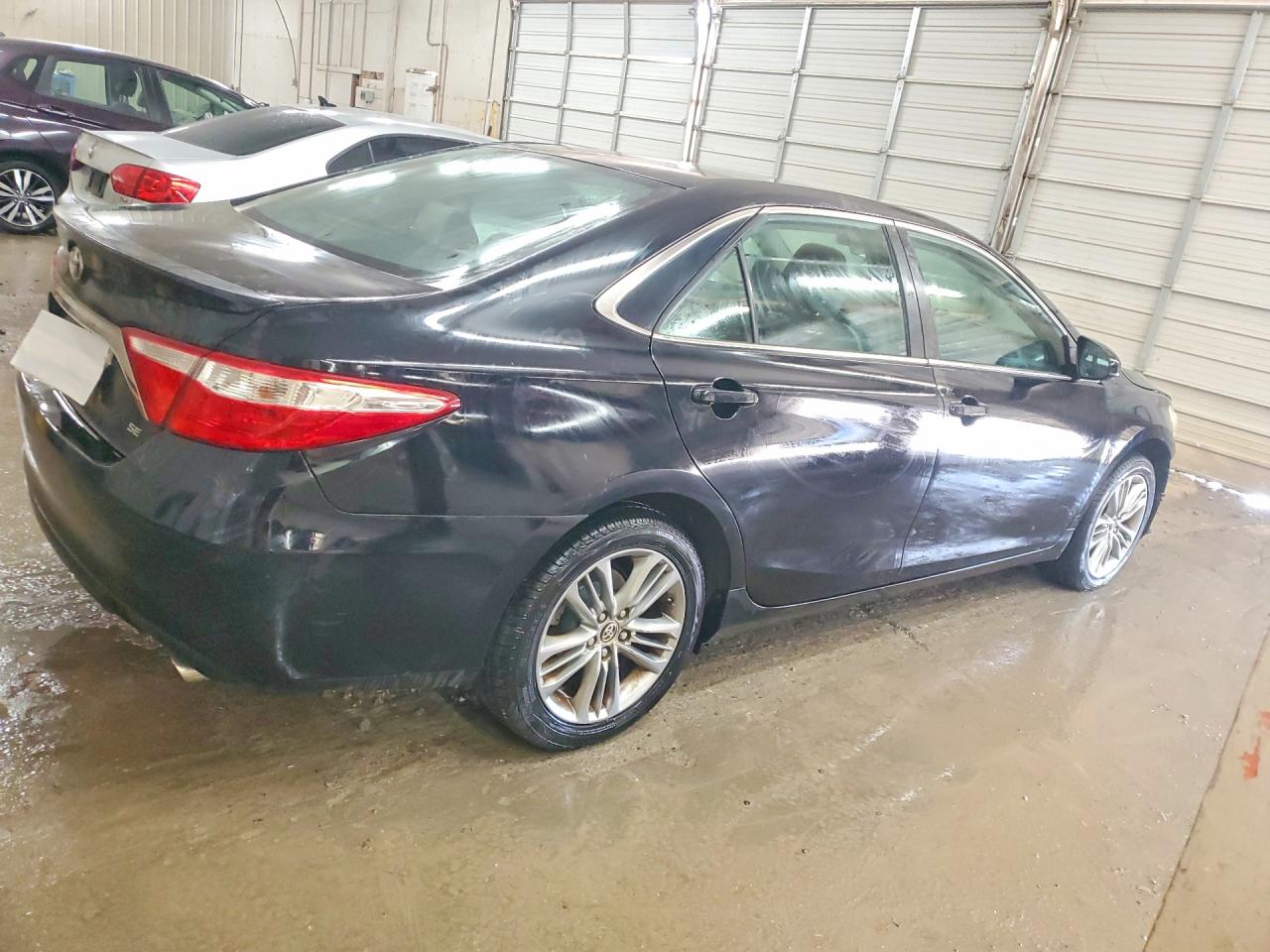 2015 TOYOTA CAMRY SE photo 3