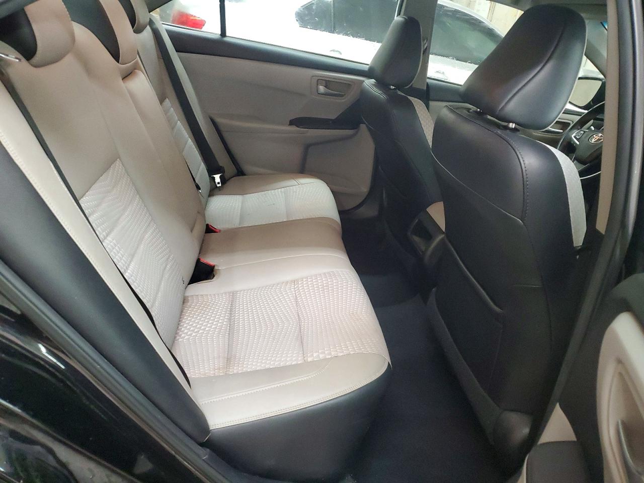 2015 TOYOTA CAMRY SE photo 10