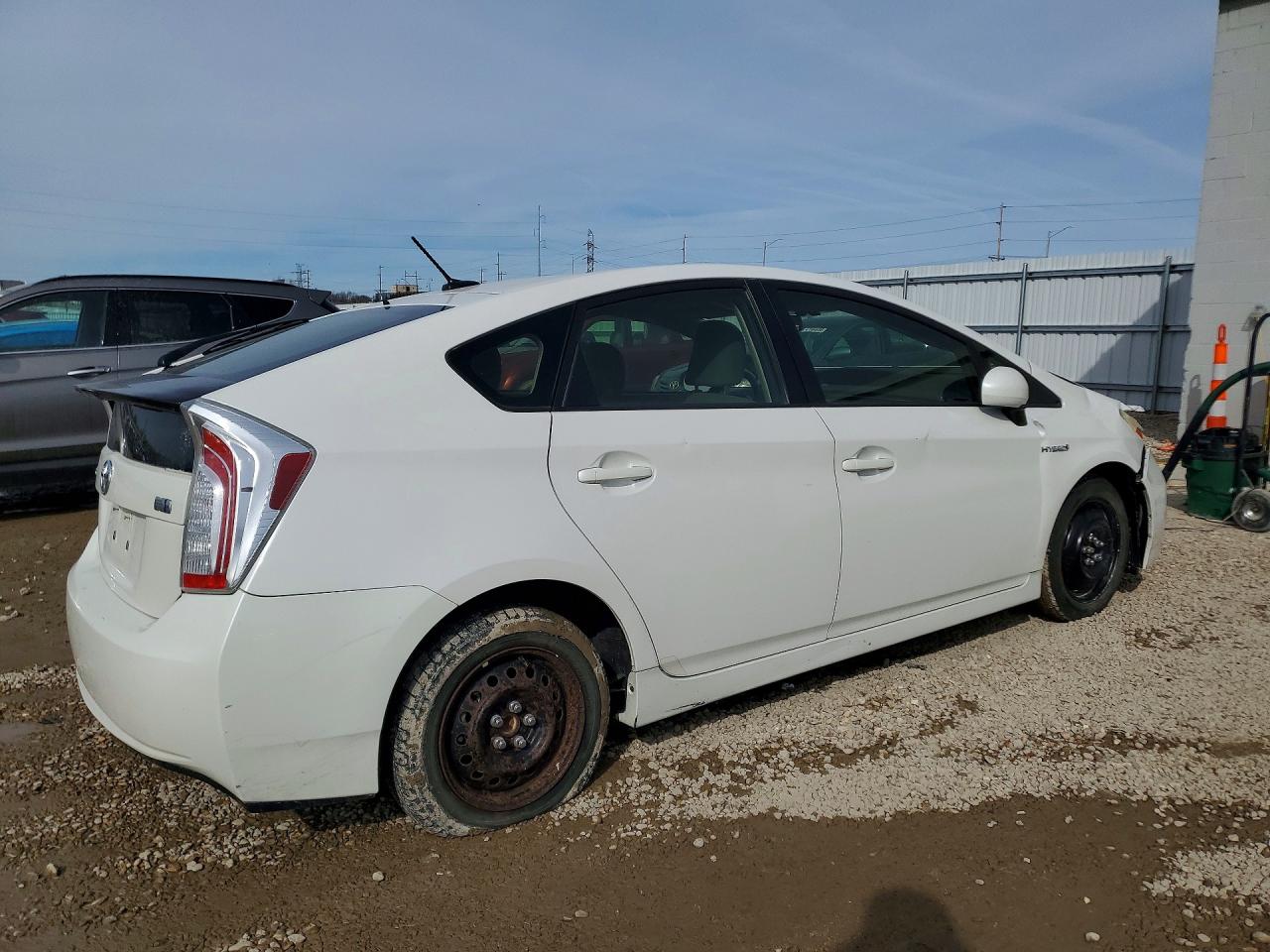 2012 TOYOTA PRIUS THREE photo 5