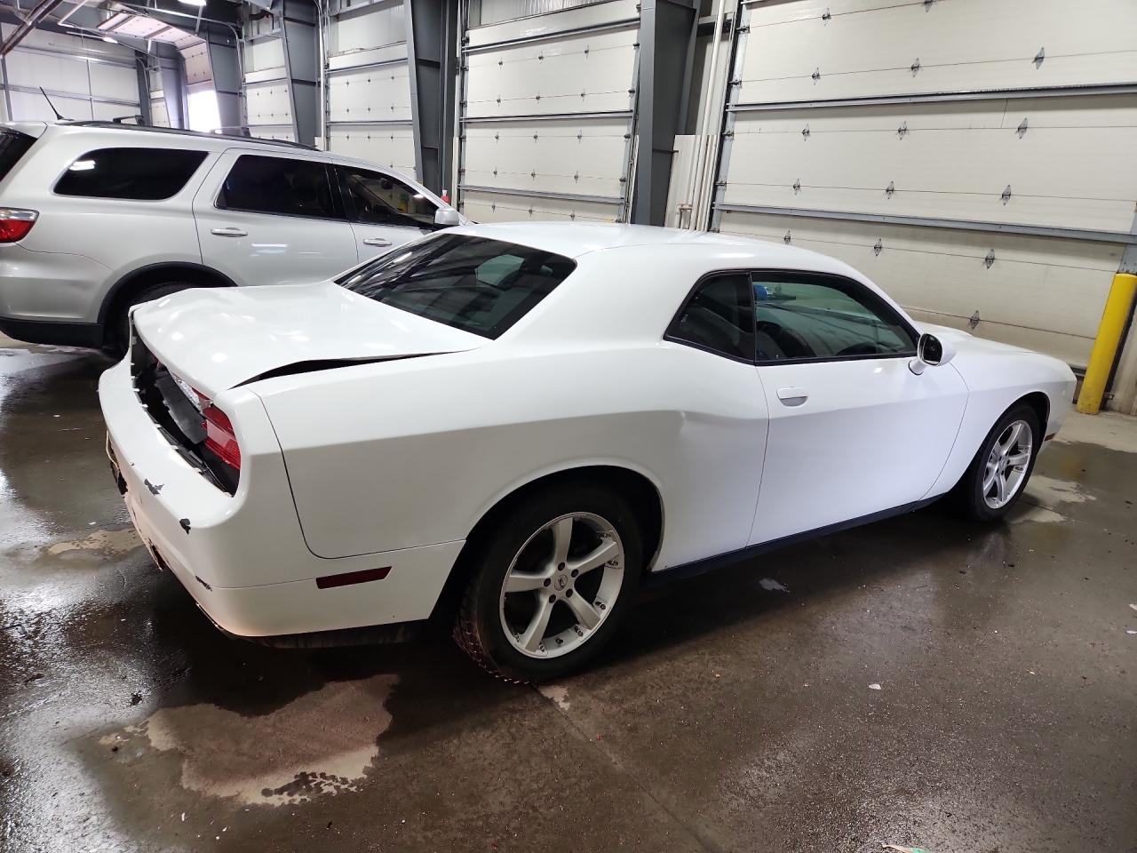 2013 DODGE CHALLENGER SXT photo 3