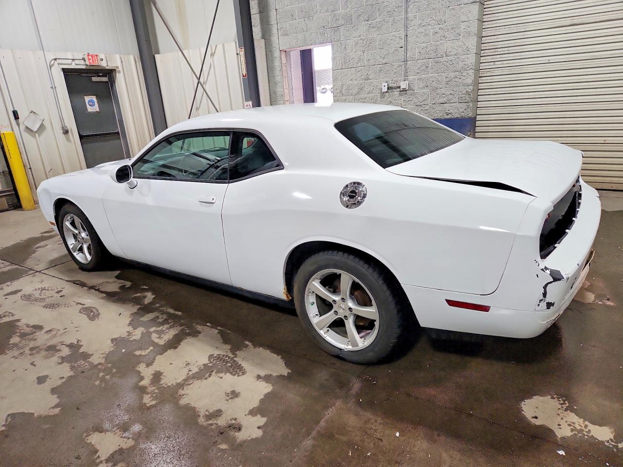 2013 DODGE CHALLENGER SXT photo 2