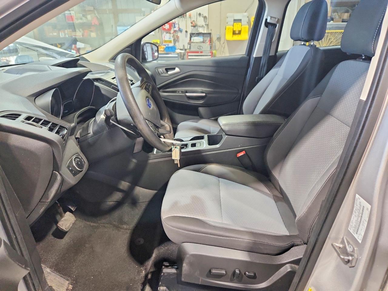 2017 FORD ESCAPE SE photo 13