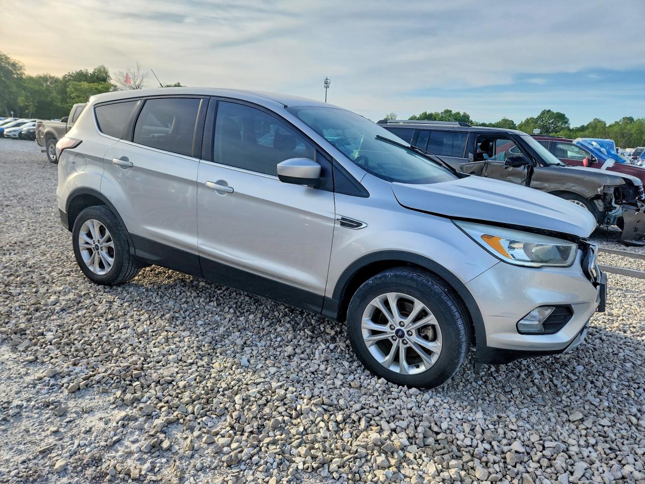 2017 FORD ESCAPE SE photo 7