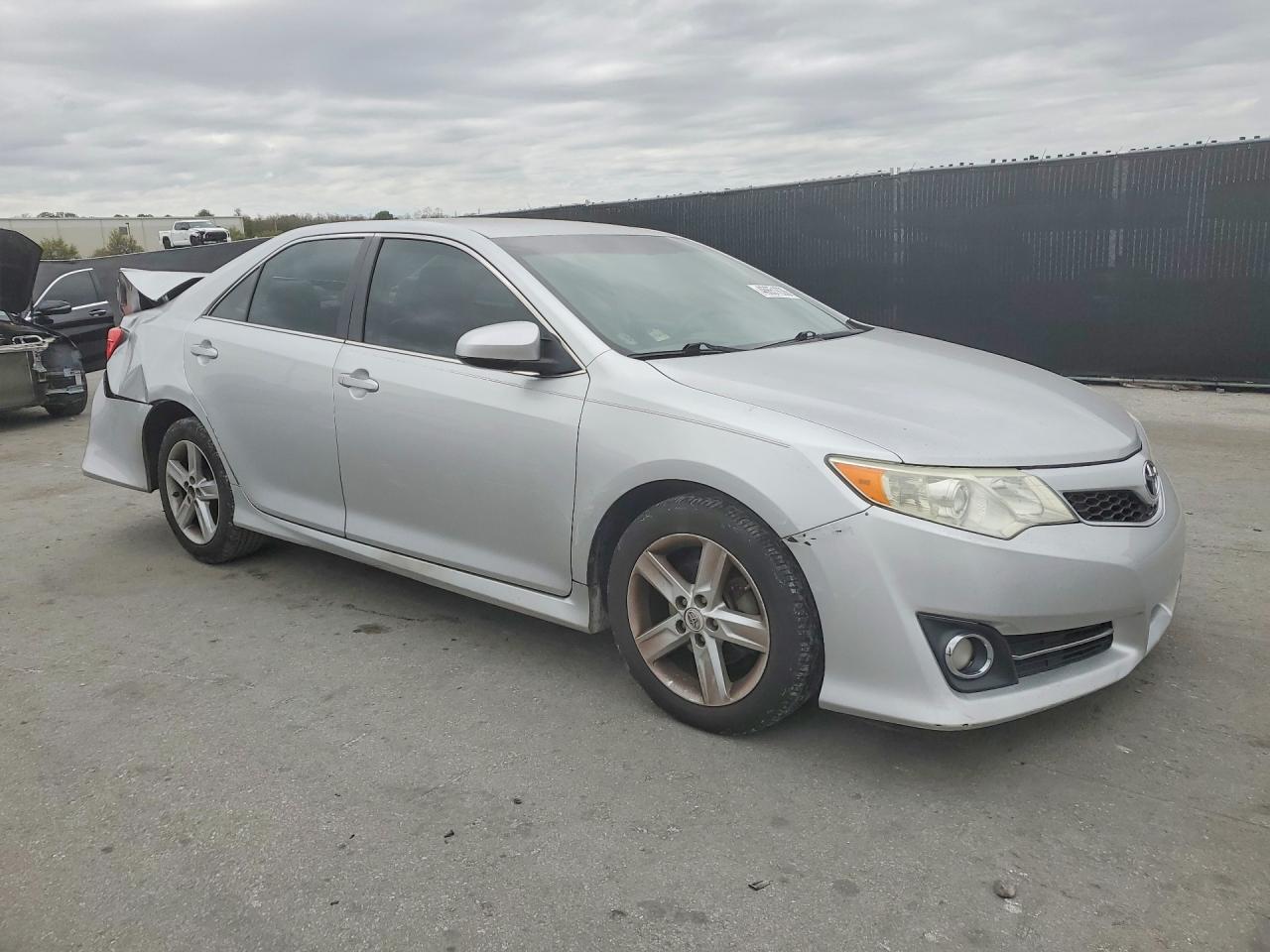 2013 TOYOTA CAMRY SE photo 7