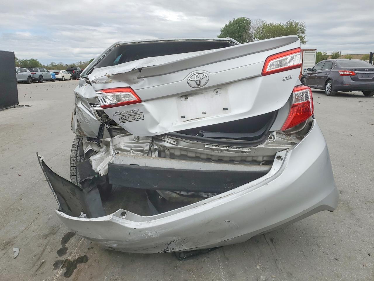 2013 TOYOTA CAMRY SE photo 11