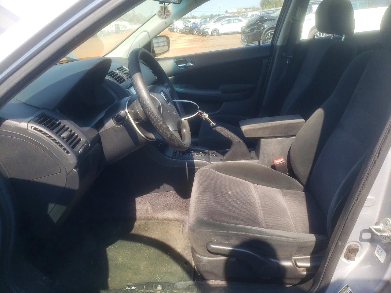 2004 HONDA ACCORD LX photo 13