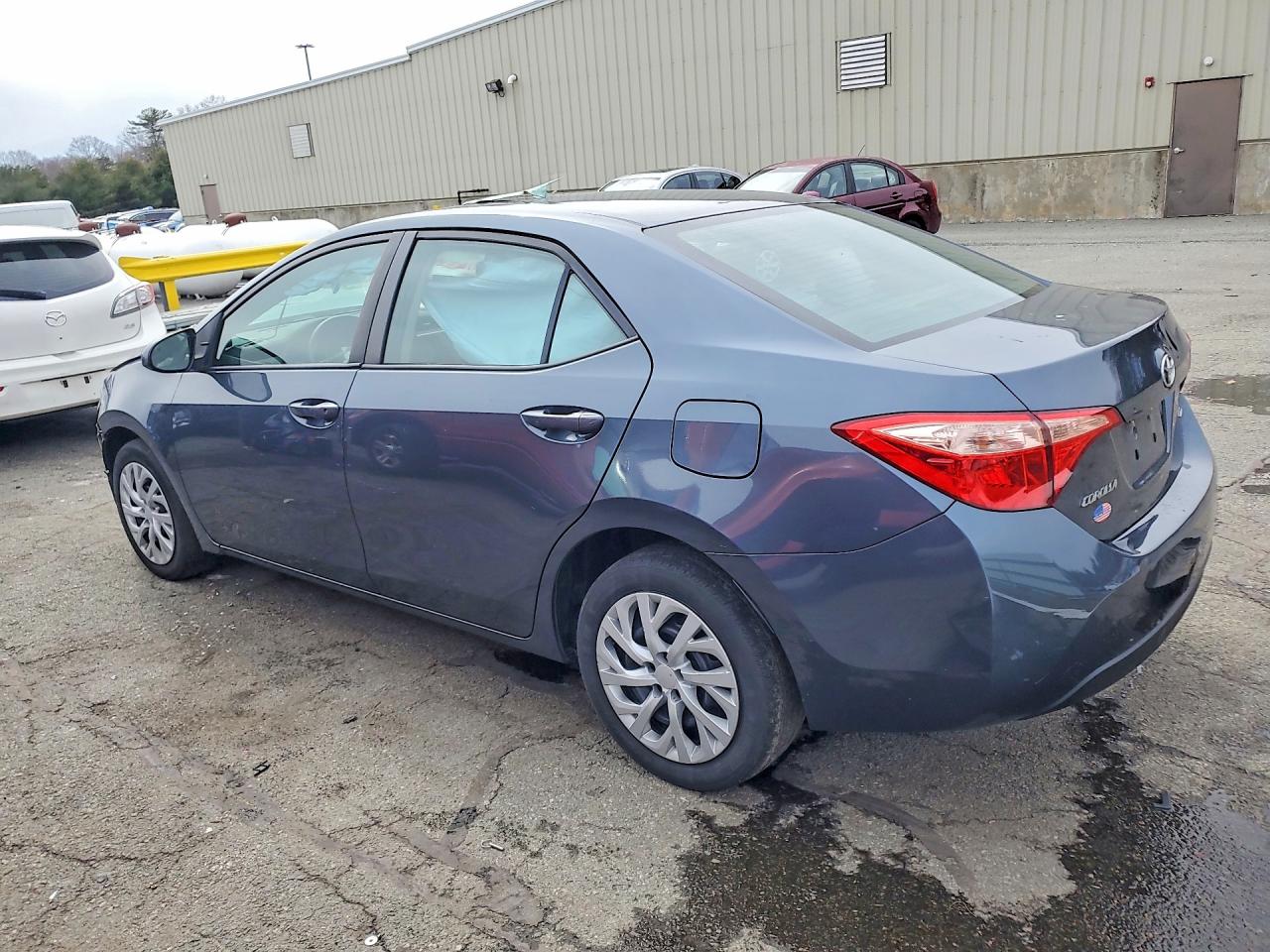 2018 TOYOTA COROLLA LE photo 2