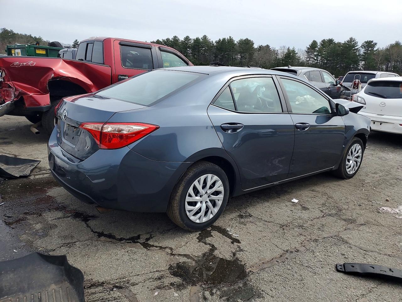 2018 TOYOTA COROLLA LE photo 3