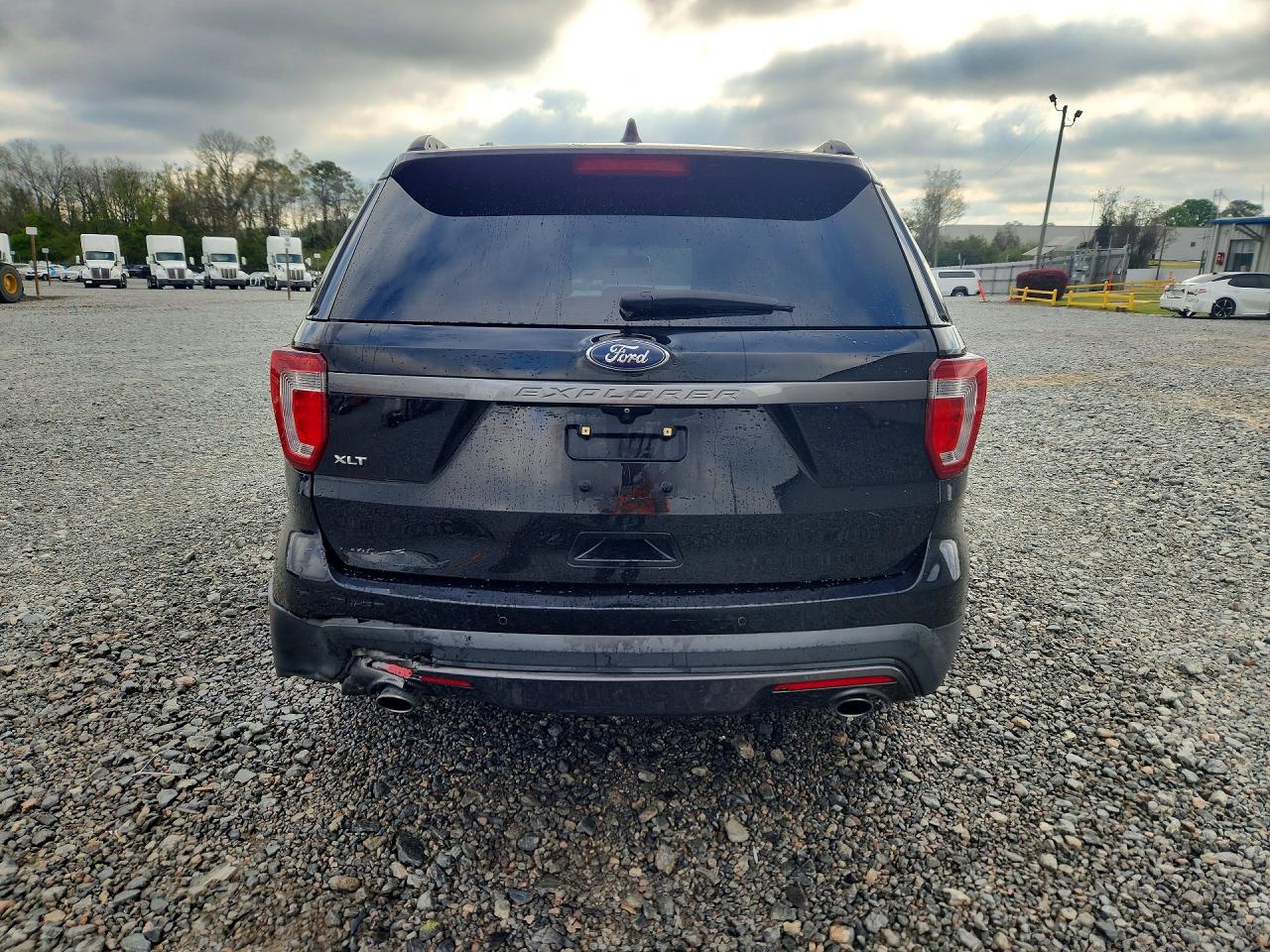2017 FORD EXPLORER XLT photo 11