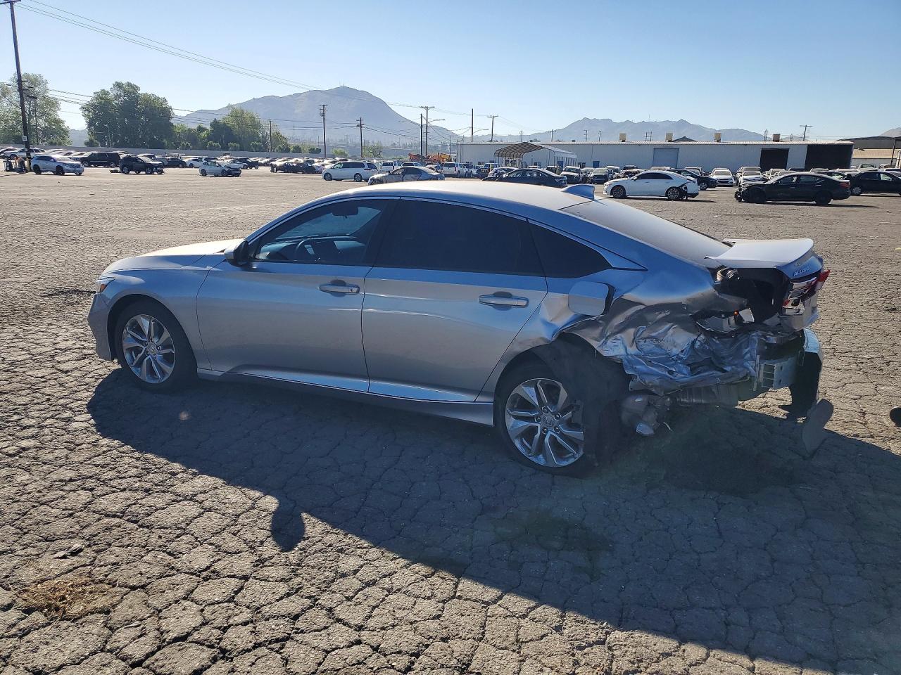 2018 HONDA ACCORD photo 3