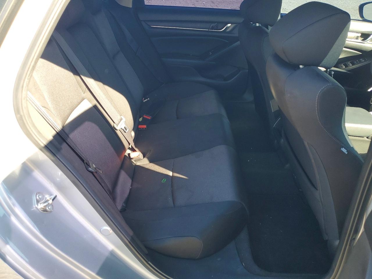 2018 HONDA ACCORD photo 19